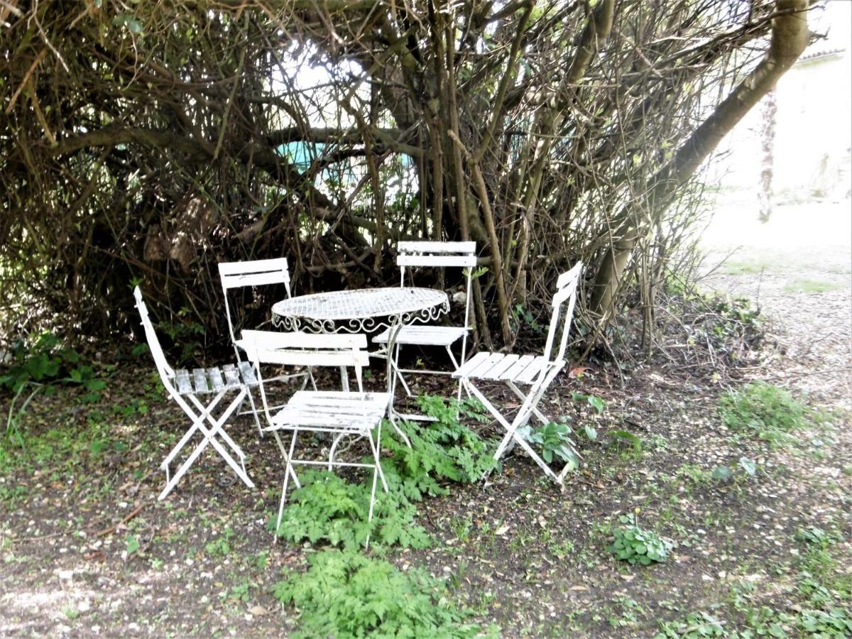 Le Chai Maison De Charme Pour Tribu Joyeuse Le Chateau-d'Oleron Exterior photo